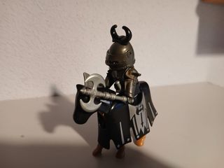Playmobil Caballero con Hacha y Caballo