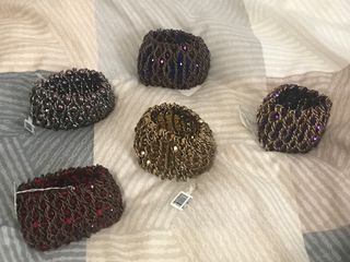 Pulseras/Brazaletes con etiqueta