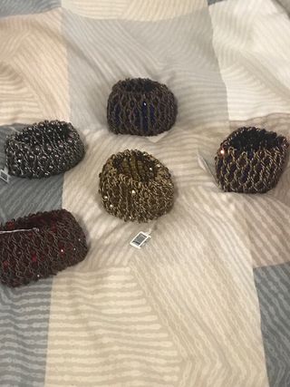 Pulseras/Brazaletes con etiqueta