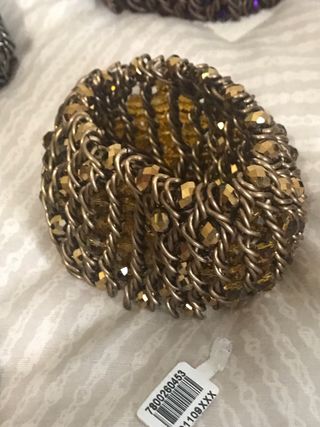 Pulseras/Brazaletes con etiqueta