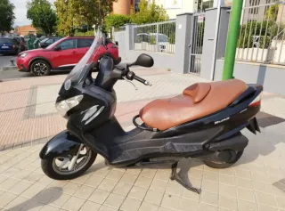 Suzuki Burgman 200 Negra