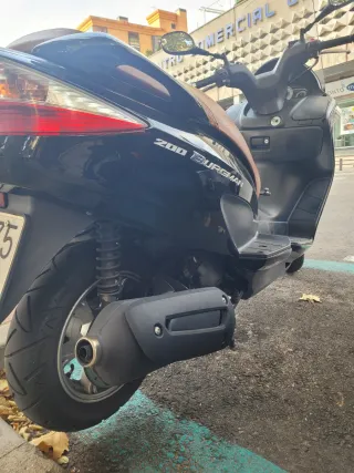 Suzuki Burgman 200 Negra