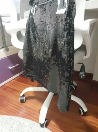 Falda corta lentejuelas negra Stradivarius nueva