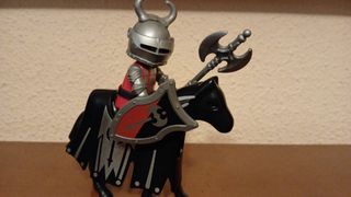 Playmobil Caballero Rojo con Hacha