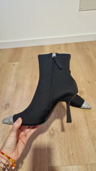Botines negros con pedrería