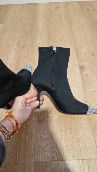Botines negros con pedrería