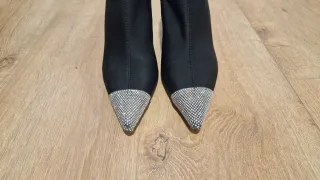 Botines negros con pedrería