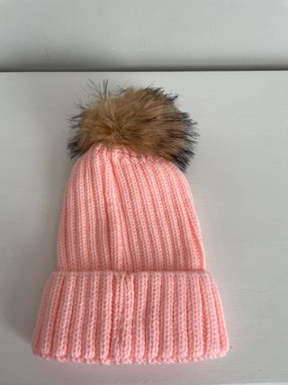 Gorro UGG rosa con pompón