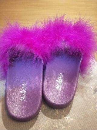 Ciabatte donna Miss Globo con piume fucsia