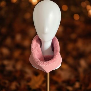 Braga de cuello rosa suave