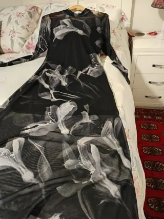 Vestido negro estampado flores semitransparente
