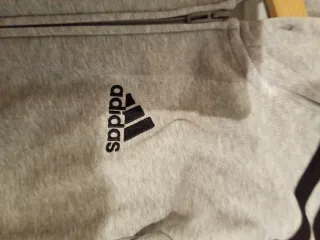 Chaqueta Adidas Gris con Cremallera y Capucha