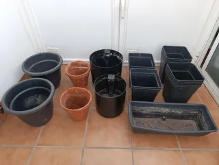 Lotto 26 Vasi in Plastica e Terracotta