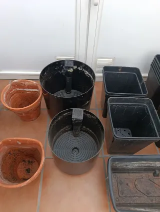 Lotto 26 Vasi in Plastica e Terracotta