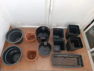 Lotto 26 Vasi in Plastica e Terracotta