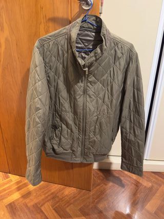 Cazadora acolchada verde