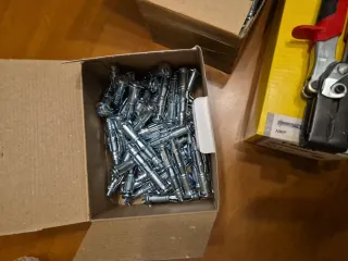 Tasselli metallici per cartongesso + pistola