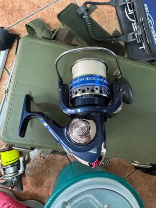 3 cañas de pesca y mochila