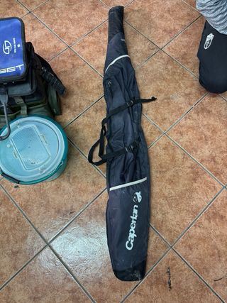 3 cañas de pesca y mochila