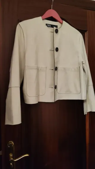 Chaqueta corta beige imitación ante