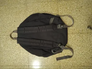 Mochila Eastpak Negra y cuero45 x 40 cm.