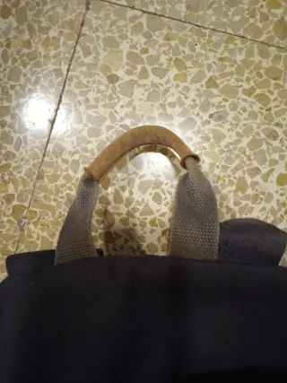 Mochila Eastpak Negra y cuero45 x 40 cm.