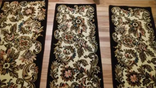 Set di 3 tappeti inediti con design floreale