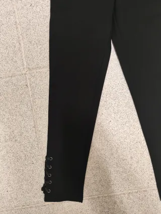 Mallas negras con cordones