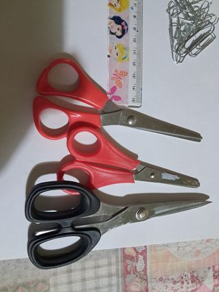 Set cancelleria: colla, bianchetto, gomma, ecc.