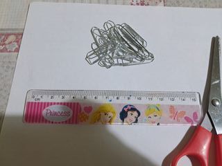 Set cancelleria: colla, bianchetto, gomma, ecc.