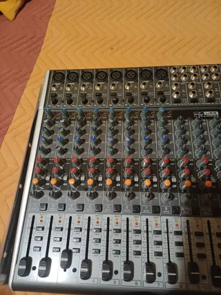 Tavola di mixaggio Behringer Xenyx 222USB