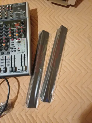 Tavola di mixaggio Behringer Xenyx 222USB