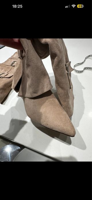 Stivali beige con fibbie