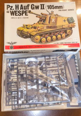 6 Vecchie Miniature di Aerei e Carri Armati della WWII