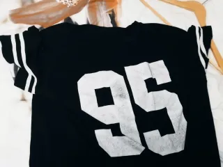 CAMISETA OVERSIZE NEGRA SPORT NUM. 95 BANDAS XL