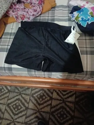 Costume da bagno nero e bianco