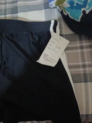 Costume da bagno nero e bianco