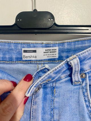 Pantalón vaquero mujer desgastado