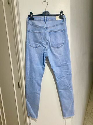 Pantalón vaquero mujer desgastado