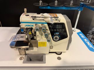 Maquina de remallar de 5 hilos marca Jack