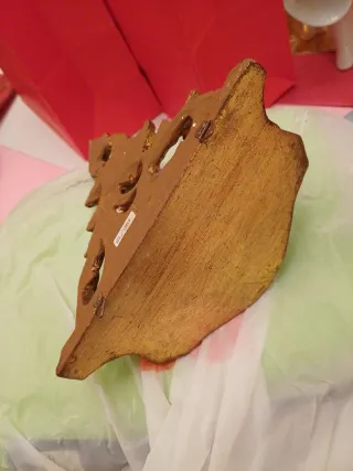 Mensola in legno scolpito dorato