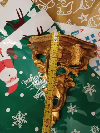 Mensola in legno scolpito dorato