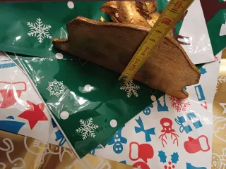 Mensola in legno scolpito dorato