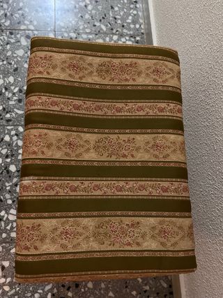 Banqueta de tela con estampado floral