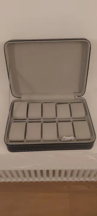 Scatola porta orologi nera e grigia