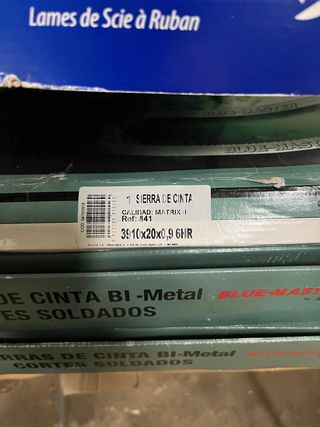 varias sierras de cinta