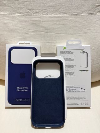 Cover iPhone 17 Pro Silicone Blu Mezzanotte
