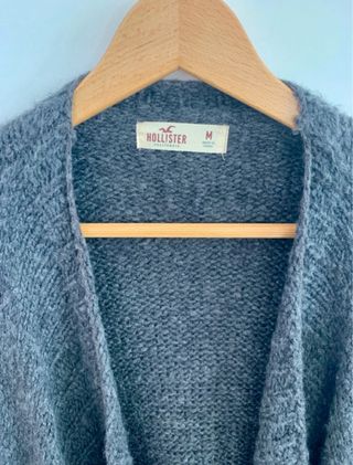 Chaqueta Hollister tipo capa gris Talla M poncho