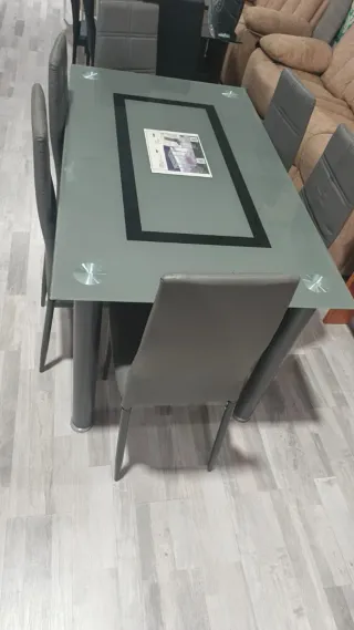 Tavolo in cristallo + 6 sedie bianche