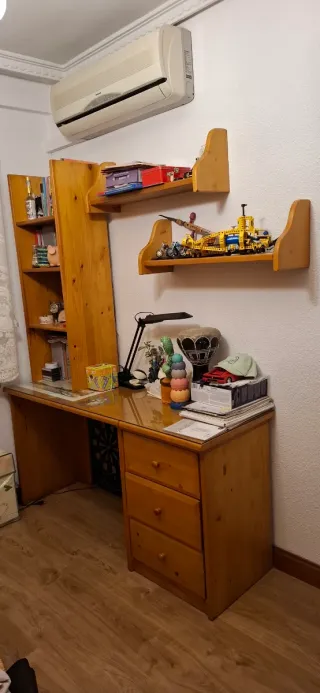 Escritorio juvenil de madera y cristal
